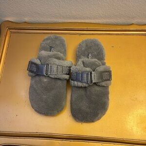 BRAND NEW UGG FLUFF IT Slippers!!!